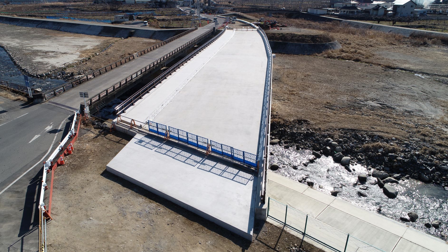 一般県道休息山梨線清水橋床版工事(余フ) - 昭和建設株式会社 一般県道休息山梨線清水橋床版工事(余フ) - 昭和建設株式会社