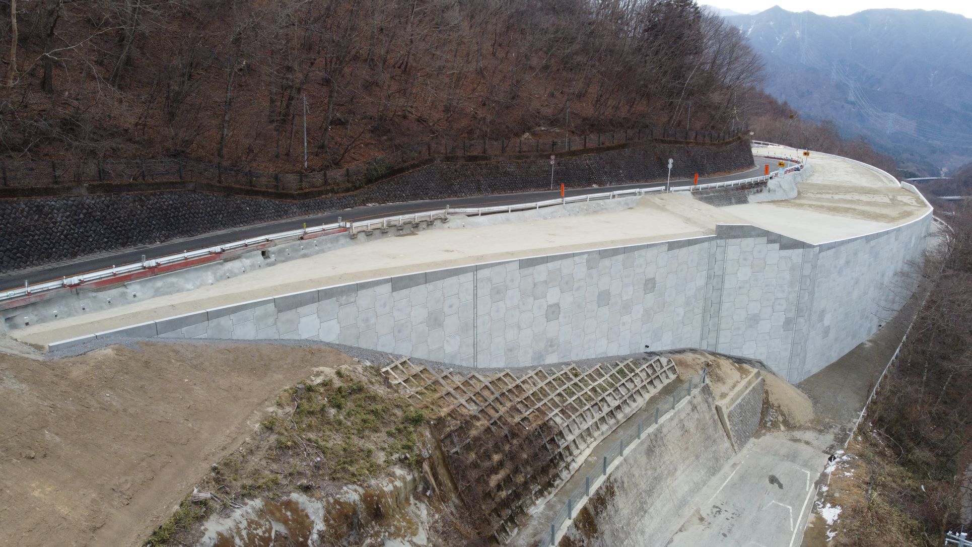 国道４１１号道路改良工事の２ 一部債務 昭和建設株式会社