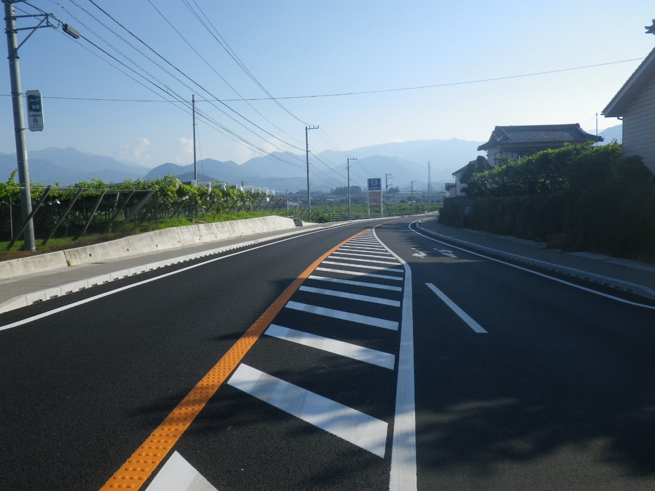 画像 (国道４１１号舗装工事　勝沼町山)